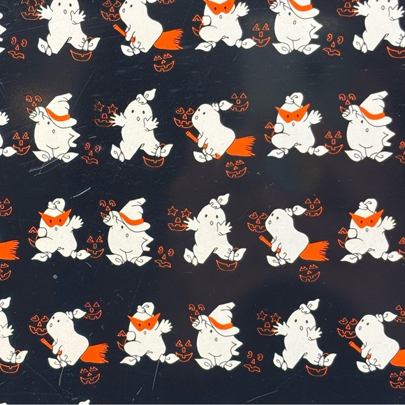 Wonderful vintage 80s Halloween ghost tin with original Eaton’s tag - Picture 4 of 11